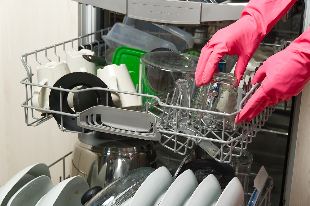 accidentally-put-dish-soap-in-the-dishwasher-here-s-what-you-do-next-i